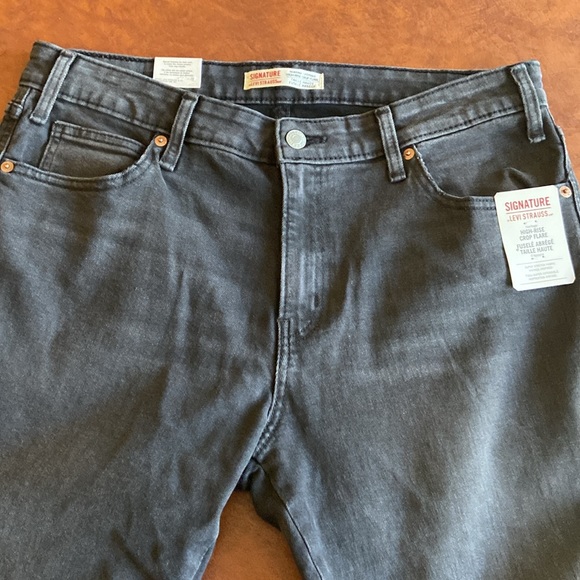 Levi Heritage High rise Crop Flare size 12 NWT faded black - Picture 6 of 10